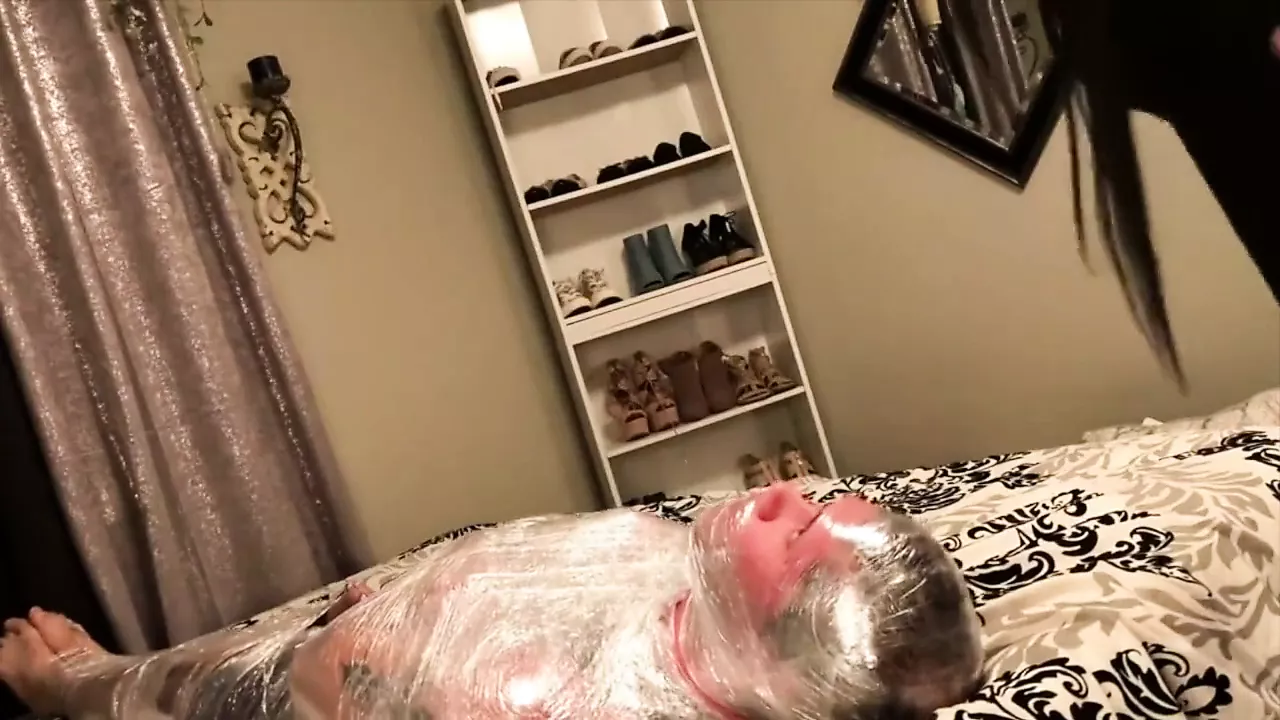 Facesitting farts - porn video  