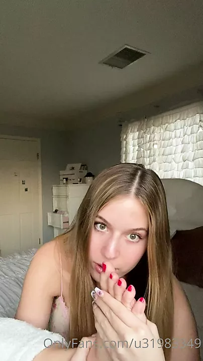 Solo, Mary Grace shows off her stinky feet - porn video  