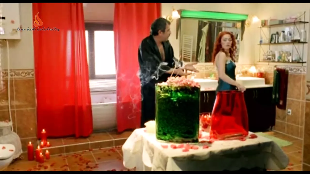 Demet Evgar - Banyo 2005 - porn video  
