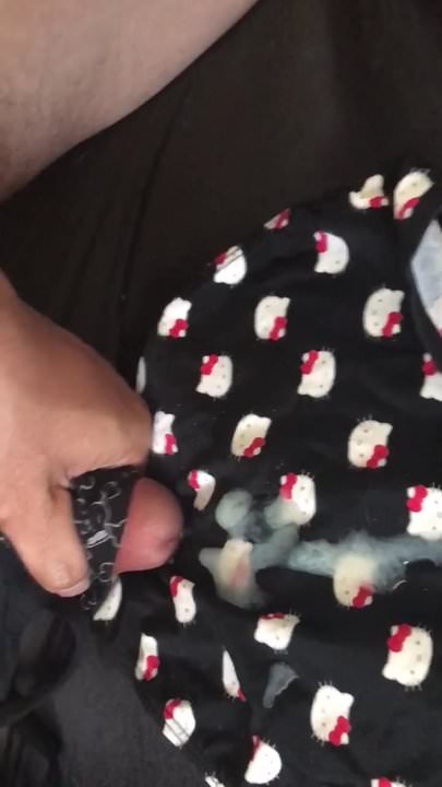 Wearing bikini cuming on hello kitty bikini - porn video  