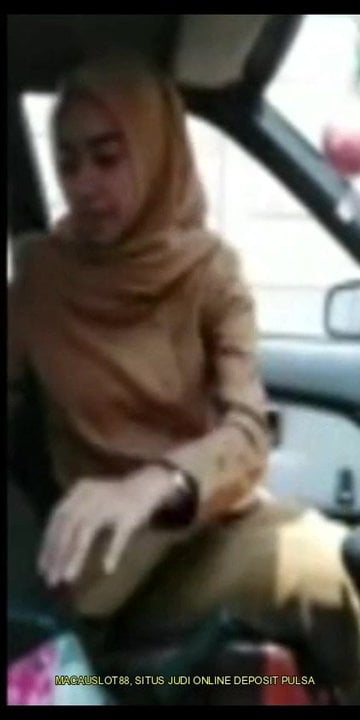 Viral 2 Guru SMK di Purwakarta ML dalam Mobil - porn video  