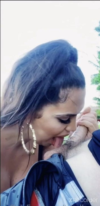 TS Bella Curves Blows Her Trainer After a Run In the Park - porno video  