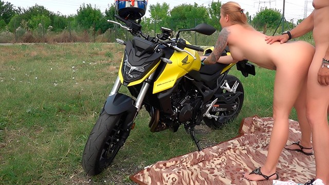 Picnic with orgasm - porn video  