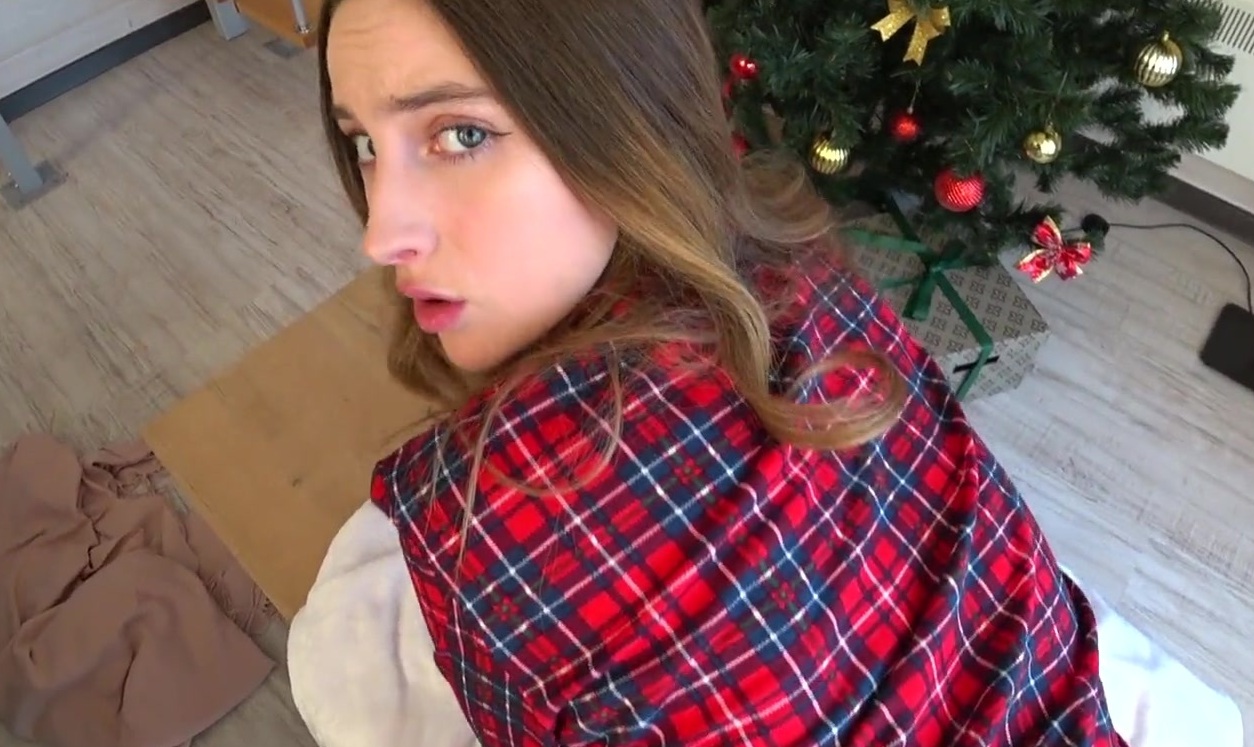 Filled wet pussy with cum for Christmas - porn video  