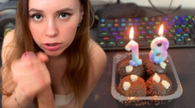 ⁣Standing dick is the best gift - porn video  