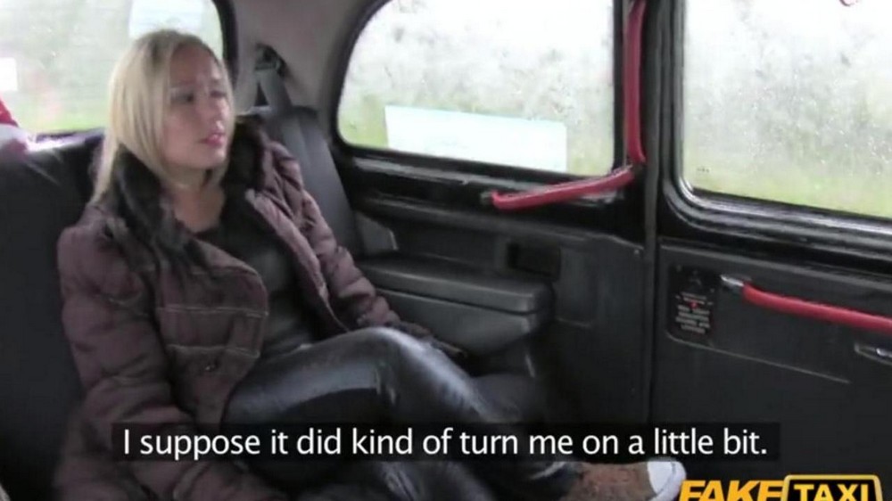 The taxi driver seduced the blonde into sex - porn video  
