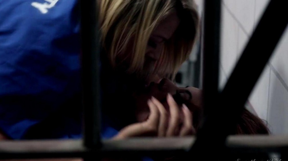 Two prisoners licking in a cell - porn video  