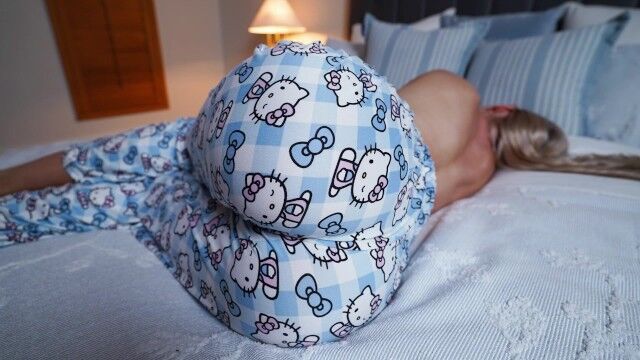 Pajamas on this ass are too much - porn video  