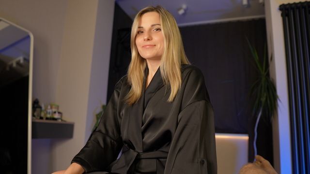 ⁣Is there a surprise under the robe? - porn video  