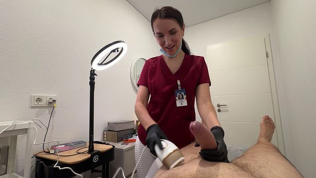 ⁣Lets make everything smooth before the blowjob - porn video  