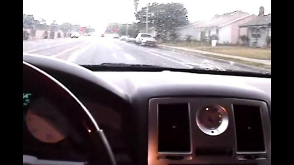 Nikki sucks in the car - porn video  
