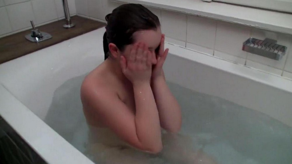 A lady masturbates with a shower hose in the bath - porn video  