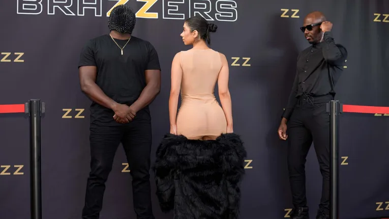 ⁣Brazzers Loves Violets Asshole - Violet Myers, Mannie Coco 