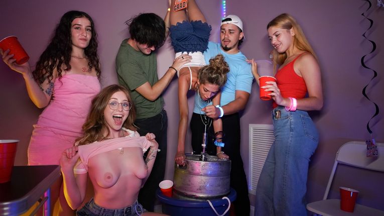 [CrazyCollegeGFs] Lucy Foxx - College Blow Out 