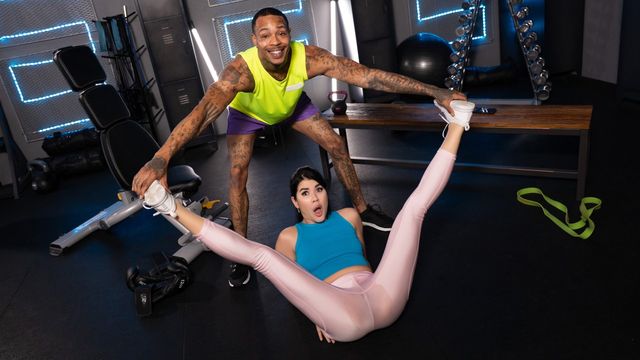 [FakehubOriginals] Lady Dee - Stretching Makes Me Wet 