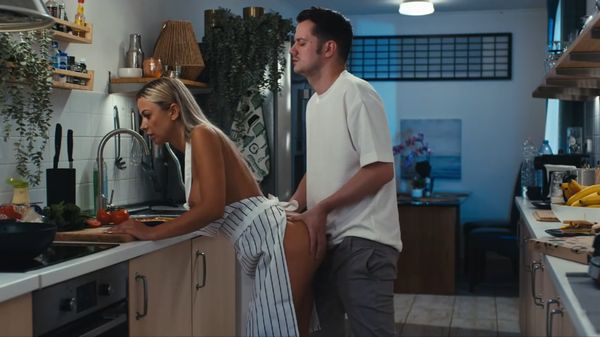 ⁣[Freeze] Shalina Devine - Stepmom 
