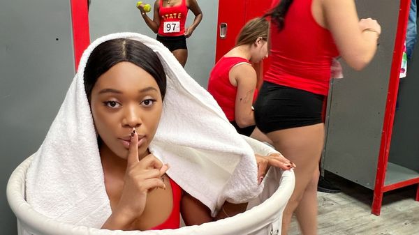 ⁣[Mofos] Journey Love - Stretching the Track Star 
