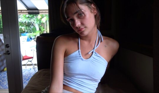 ⁣In homemade porn video, stepsister licks brothers dick 