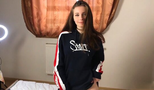 ⁣Russian chick stood up doggy style to get anal fucked 