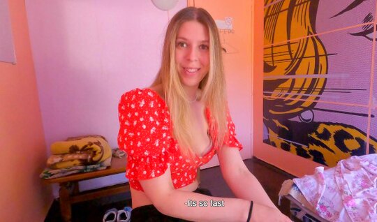 ⁣Russian stepsister sucks a strong shaft with appetite 