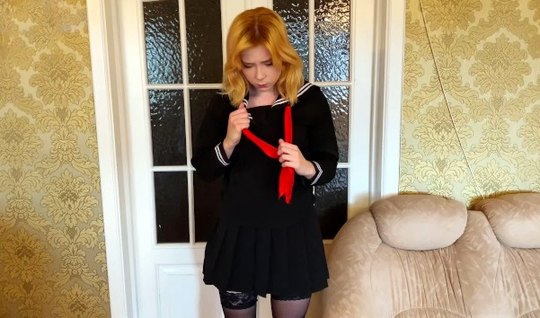⁣Young stepdaughter gives a great blowjob to her strict stepfather 