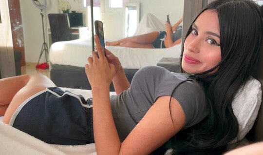 ⁣Hot brunette pleased her boyfriend with a deep blowjob 