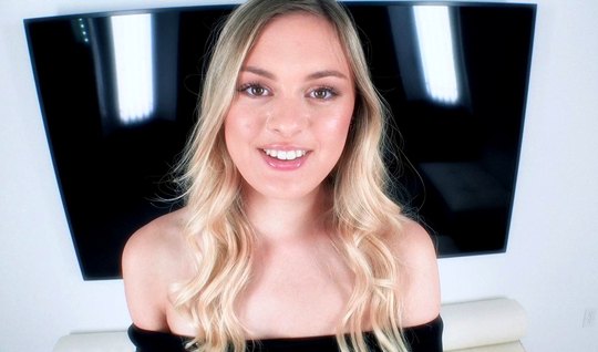⁣Blonde close-up pussy gets fucked at porn casting 