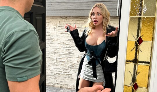 ⁣The blonde was mistaken in the address, but still wanted sex 