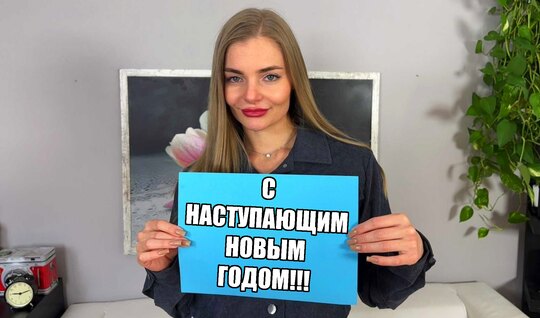 ⁣Russian girl in stockings surrendered to the photographer at the casting 