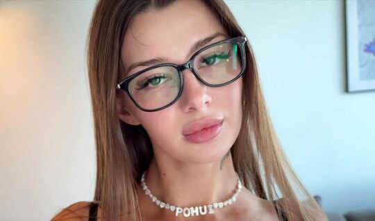 ⁣Russian bitch with glasses knows what to do with a strong member 