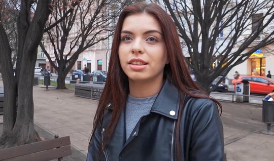 ⁣A Russian girl fell for a pickup truck and came home to a guy and has sex with him 