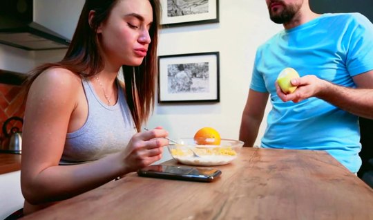 ⁣Brunette after breakfast opened her mouth for home blowjob with a friend 