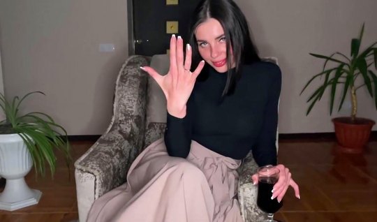 Russian slut opened her mouth wider to surprise a guy 