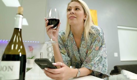 ⁣Mom framed a wet pussy for fucking after a glass of wine 