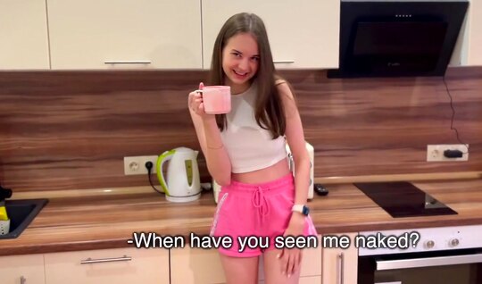 ⁣A young Russian woman took off her pink shorts before home fucking 