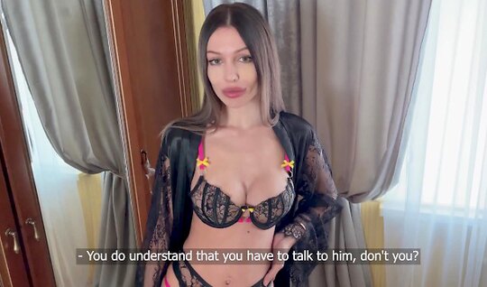 ⁣Tattooed Russian girl knows how to give an excellent blowjob 